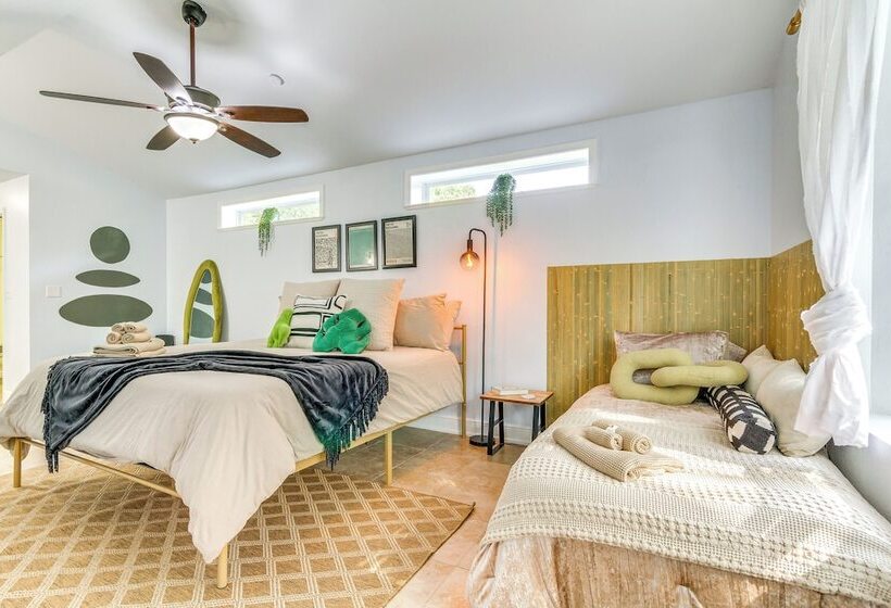 Retro Tropical Pensacola Home   3 Mi To Downtown!