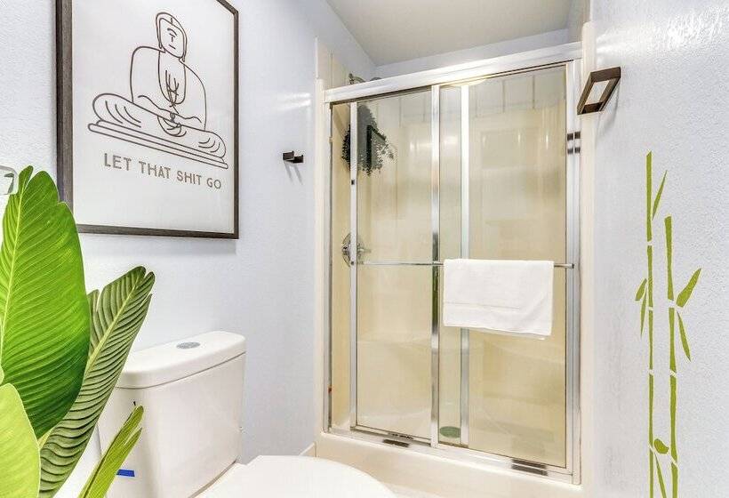 Retro Tropical Pensacola Home   3 Mi To Downtown!