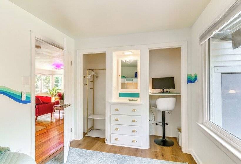 Retro Tropical Pensacola Home   3 Mi To Downtown!