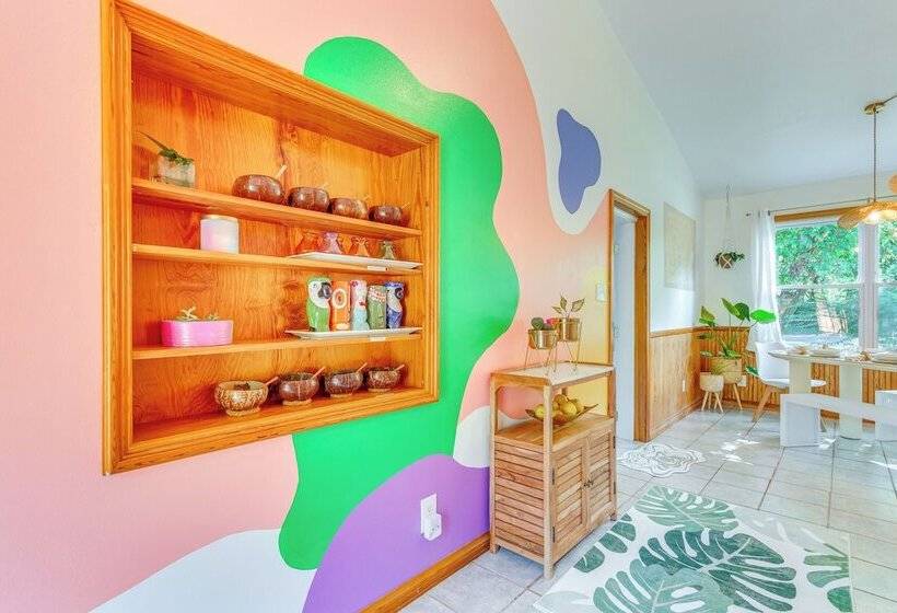 Retro Tropical Pensacola Home   3 Mi To Downtown!