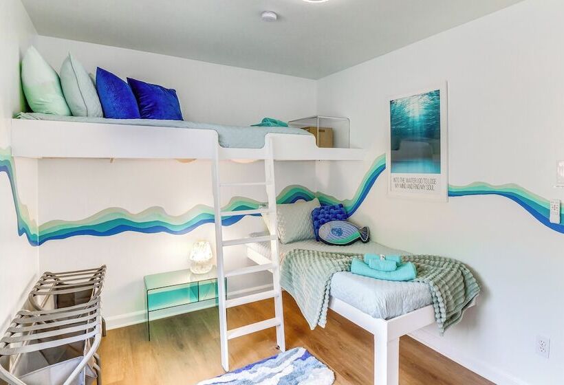 Retro Tropical Pensacola Home   3 Mi To Downtown!