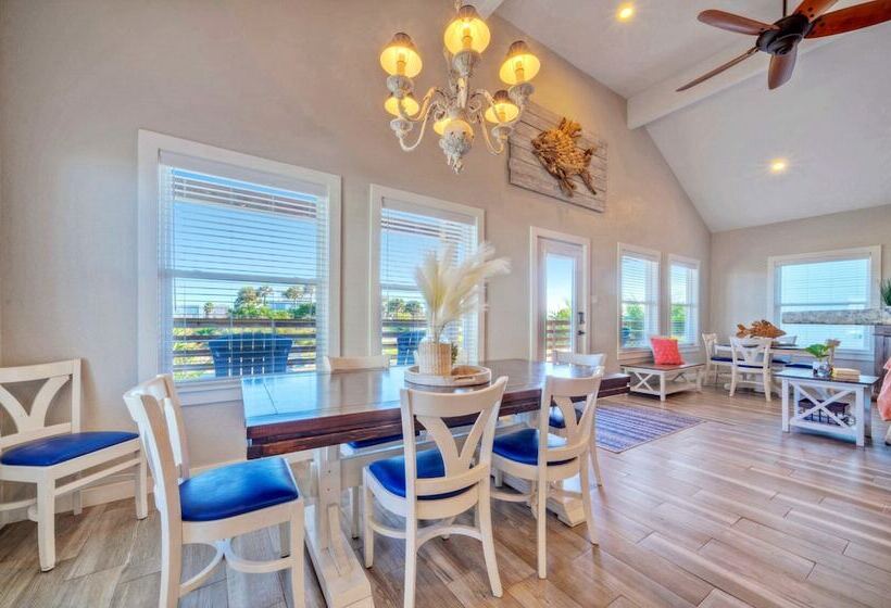 Sapphire Breeze By Avantstay Pool, Walk To Beach