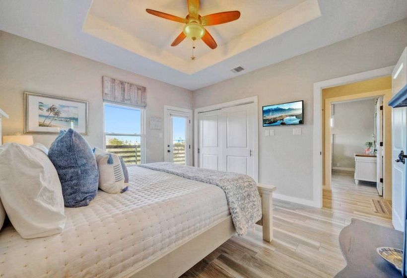 Sapphire Breeze By Avantstay Pool, Walk To Beach