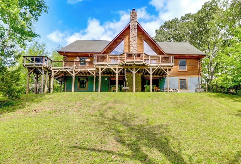 Spacious Stafford Cabin W/ Grills & Fire Pit!