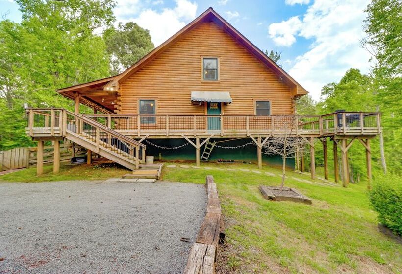 Spacious Stafford Cabin W/ Grills & Fire Pit!