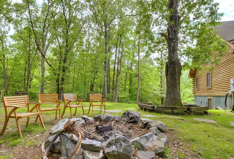 Spacious Stafford Cabin W/ Grills & Fire Pit!