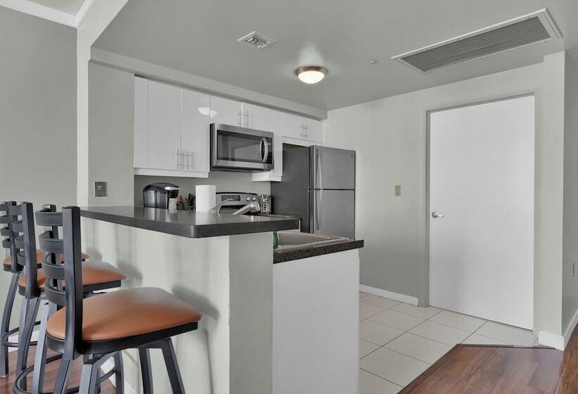 Spectacular Bay View 1bd 2baths In Grove