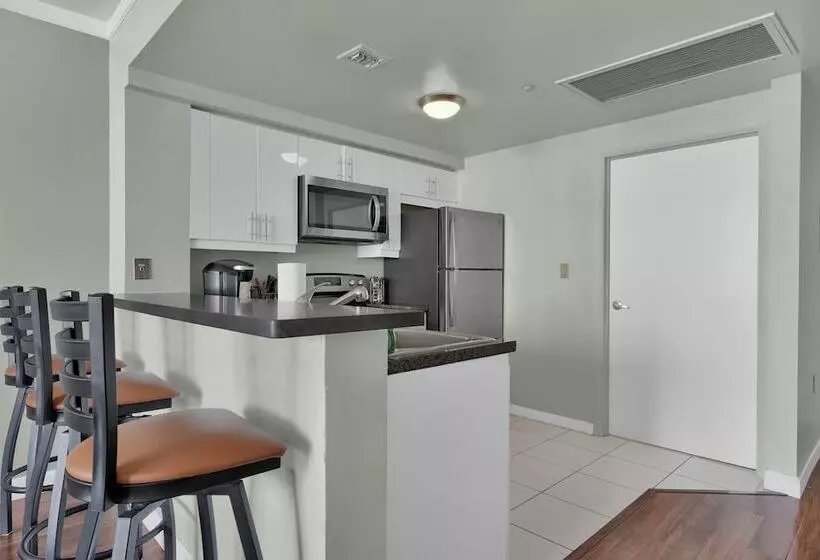 Spectacular Bay View 1bd 2baths In Grove