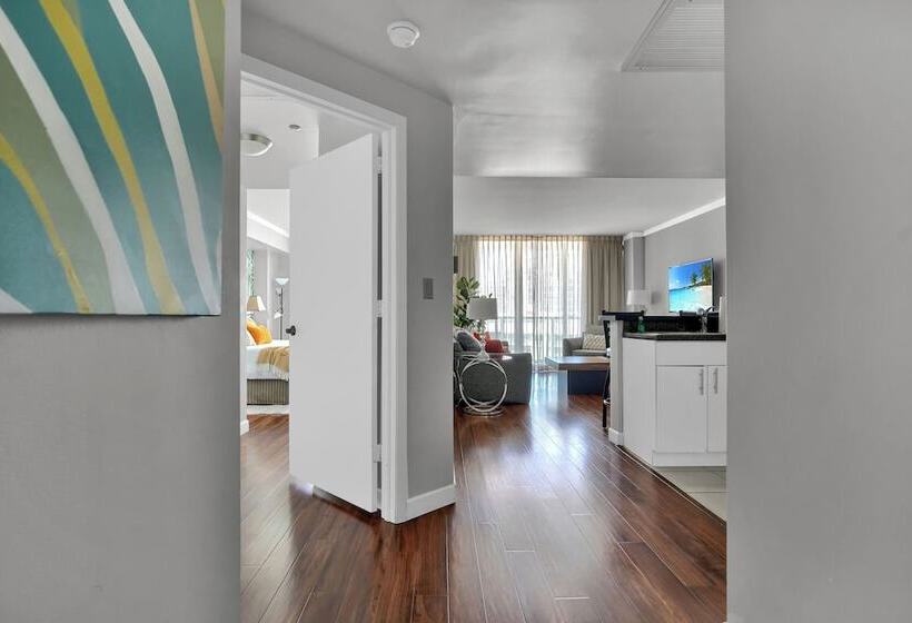 Spectacular Bay View 1bd 2baths In Grove