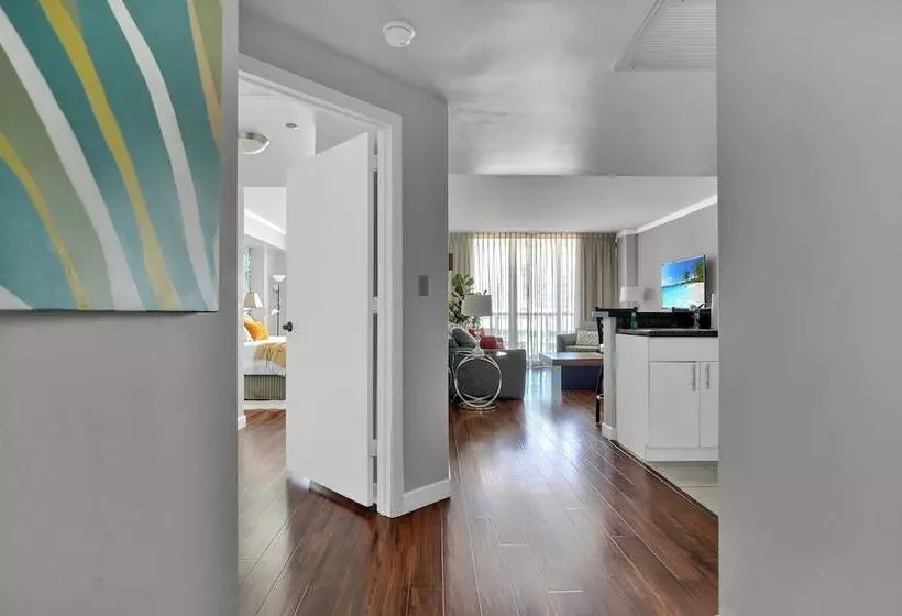 Spectacular Bay View 1bd 2baths In Grove