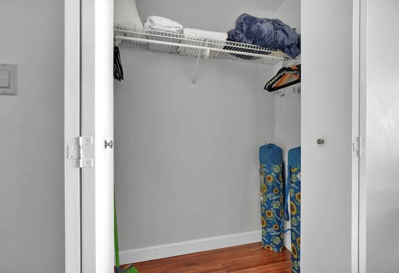 Spectacular Bay View 1bd 2baths In Grove