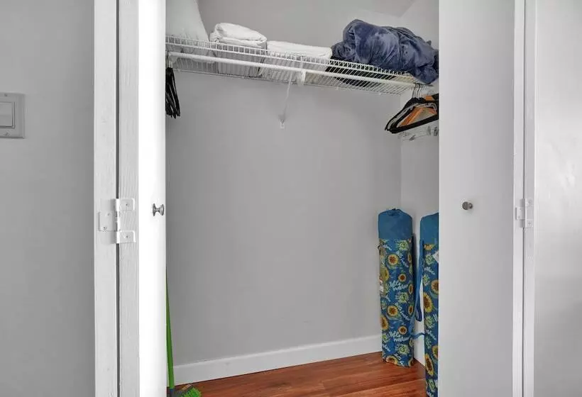 Spectacular Bay View 1bd 2baths In Grove