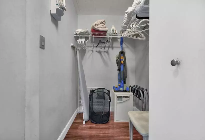 Spectacular Bay View 1bd 2baths In Grove