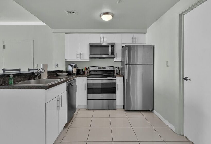 Spectacular Bay View 1bd 2baths In Grove