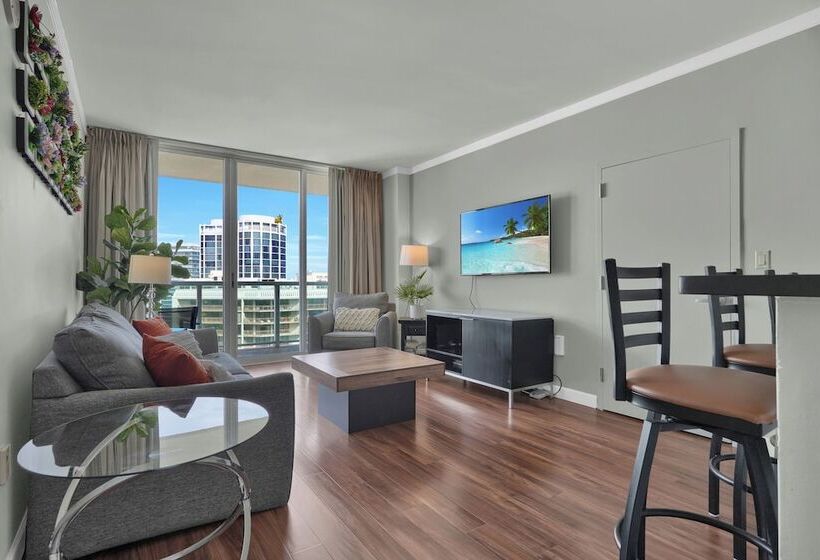 Spectacular Bay View 1bd 2baths In Grove