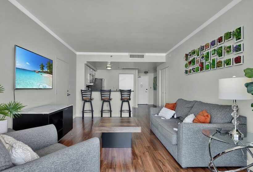 Spectacular Bay View 1bd 2baths In Grove