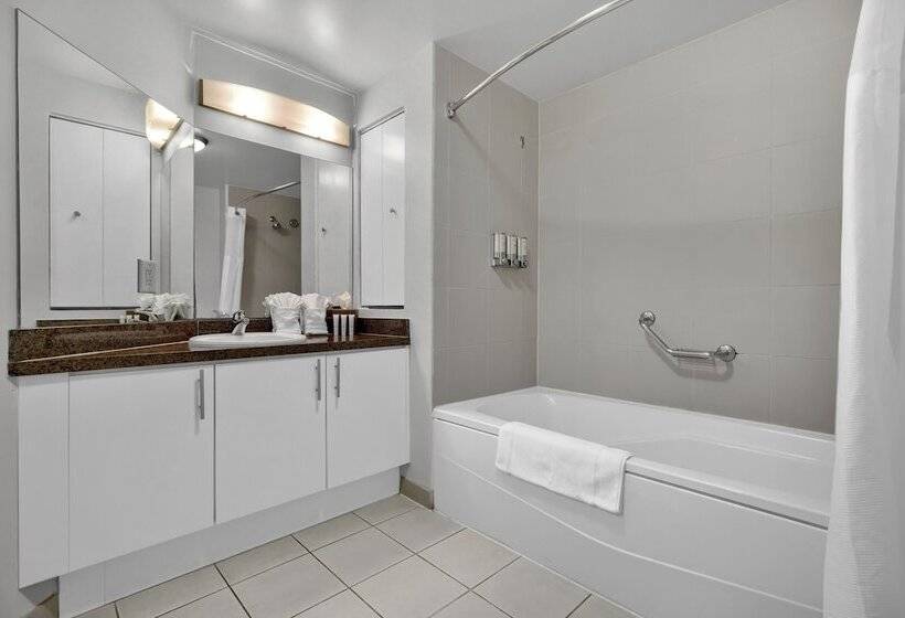 Spectacular Bay View 1bd 2baths In Grove