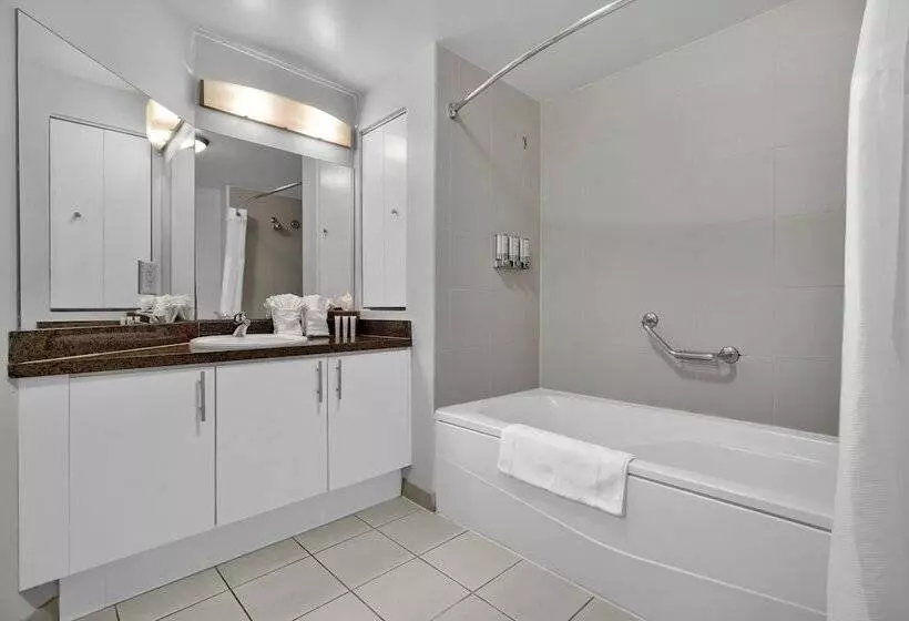 Spectacular Bay View 1bd 2baths In Grove