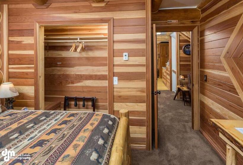 Alaska Knotty Pine B&b