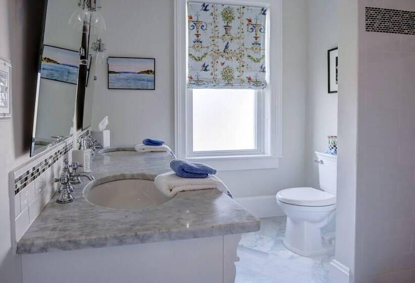 צימר 34 State Historic Luxury Suites Skaneateles