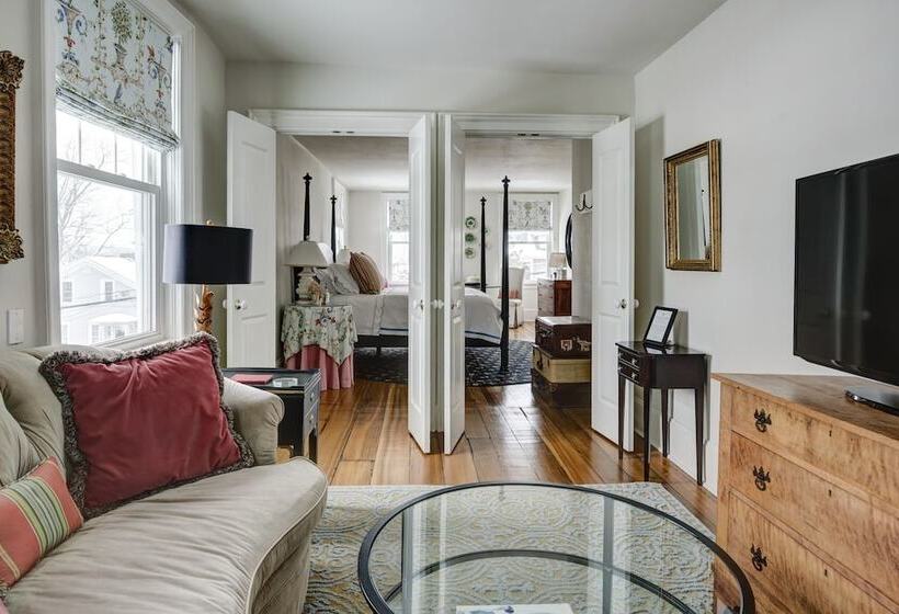 צימר 34 State Historic Luxury Suites Skaneateles