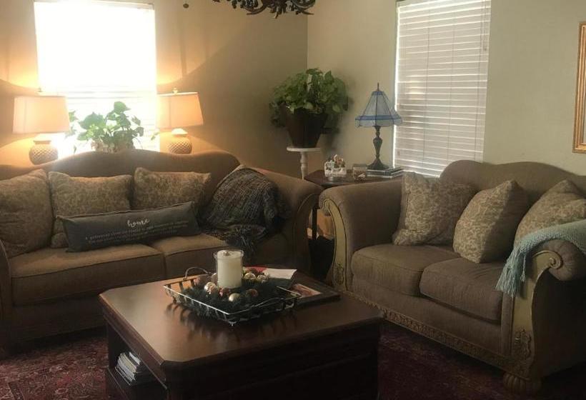 مبيت وإفطار At Nana's Guesthouse