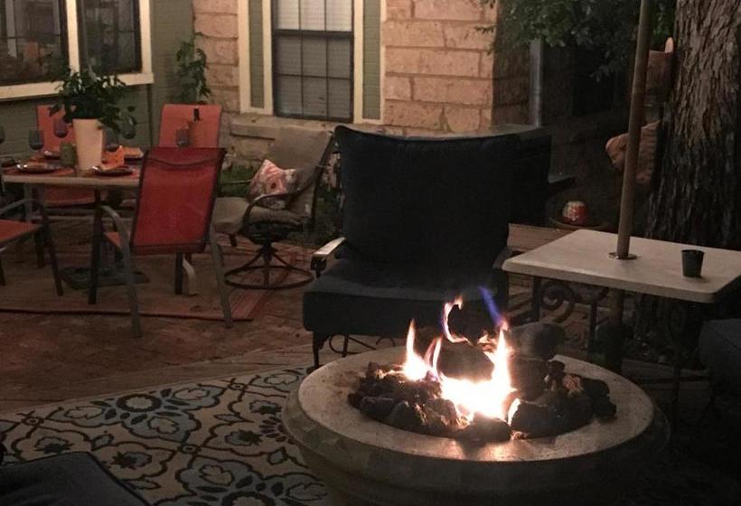 مبيت وإفطار At Nana's Guesthouse