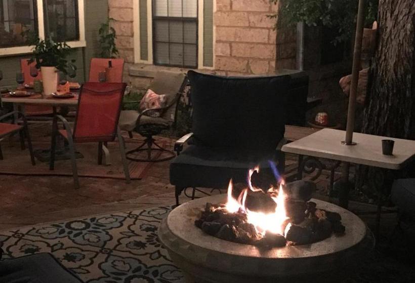 مبيت وإفطار At Nana's Guesthouse