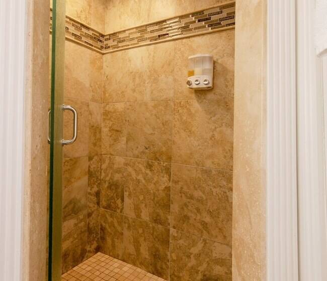 住宿加早餐  Inn On Charlotte