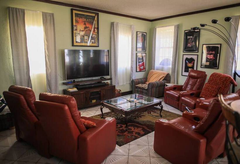 مبيت وإفطار Playa Hermosa Inn At The Beach