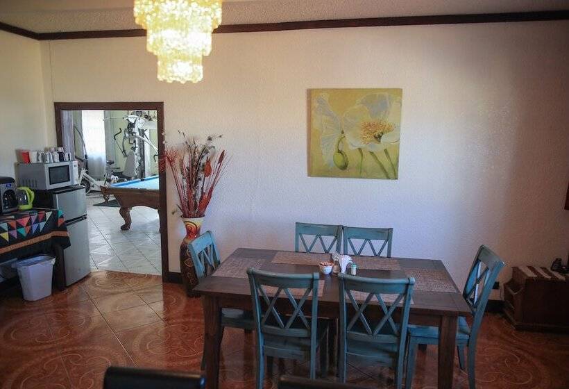 مبيت وإفطار Playa Hermosa Inn At The Beach