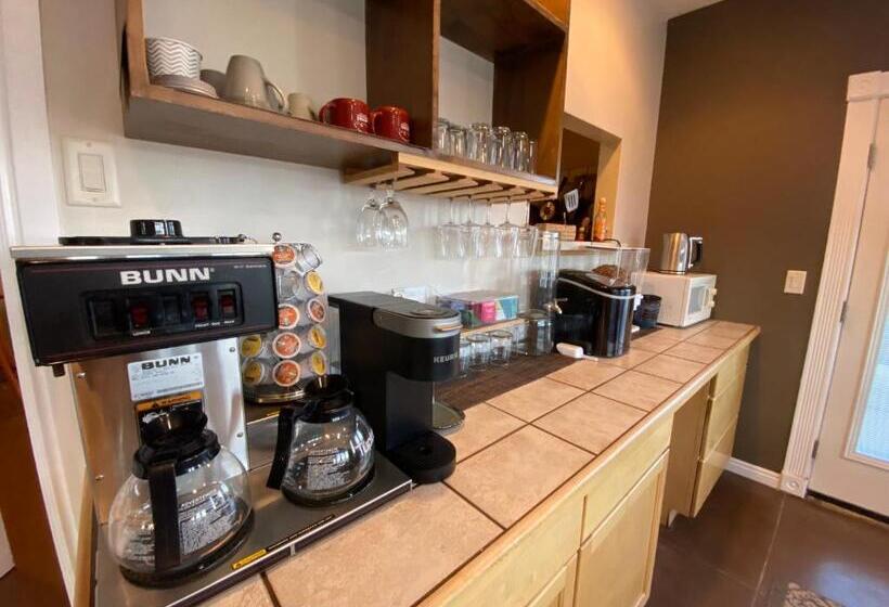 مبيت وإفطار Skyridge Inn