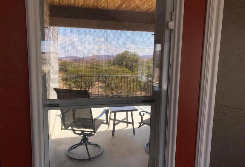 مبيت وإفطار Skyridge Inn