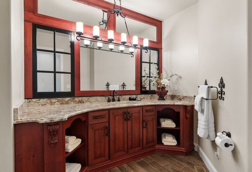 צימר Summer Creek Inn