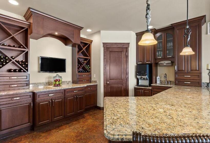 צימר Summer Creek Inn