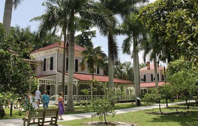 تختخواب و صبحانه The Hibiscus House