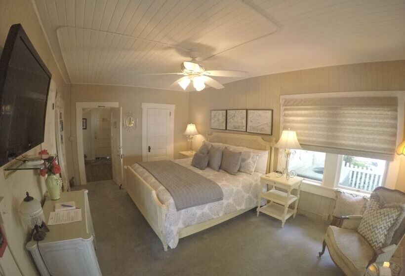 تختخواب و صبحانه The Hibiscus House