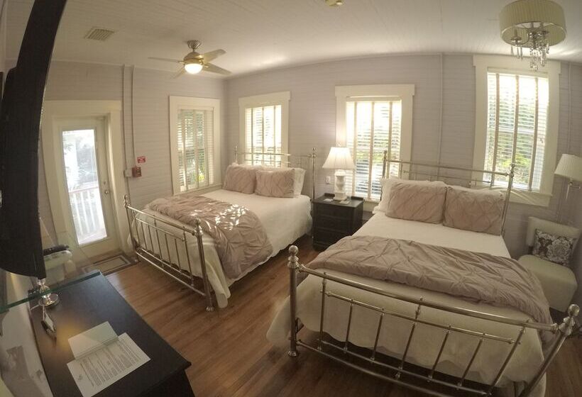 تختخواب و صبحانه The Hibiscus House