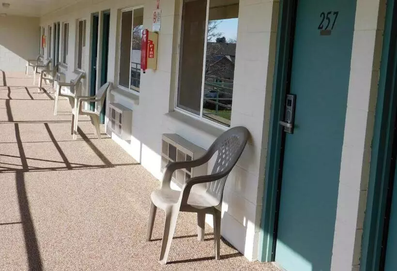 Capri Motel