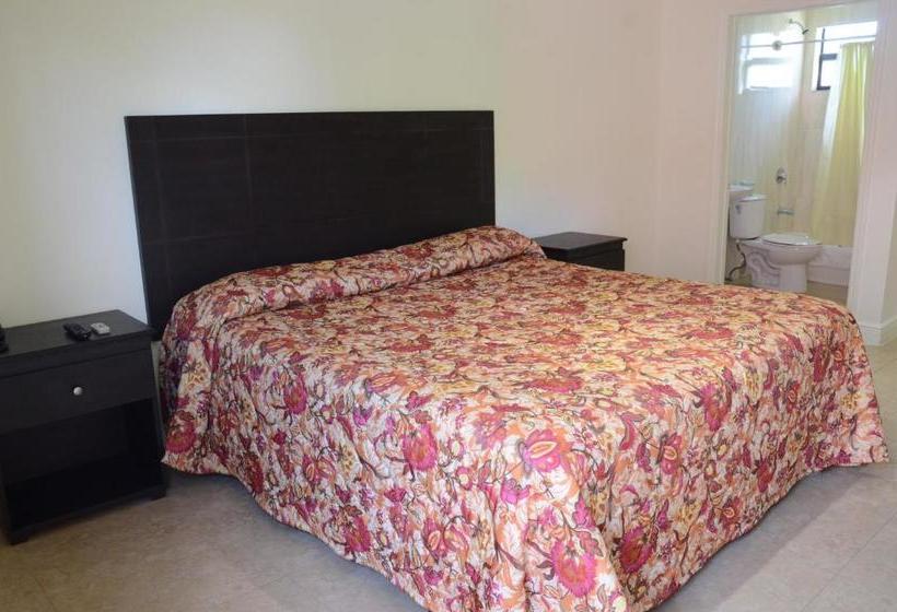 Carl's El Padre Motel