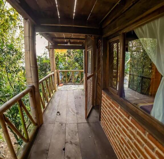 هتل Cabañas Los Achicuales