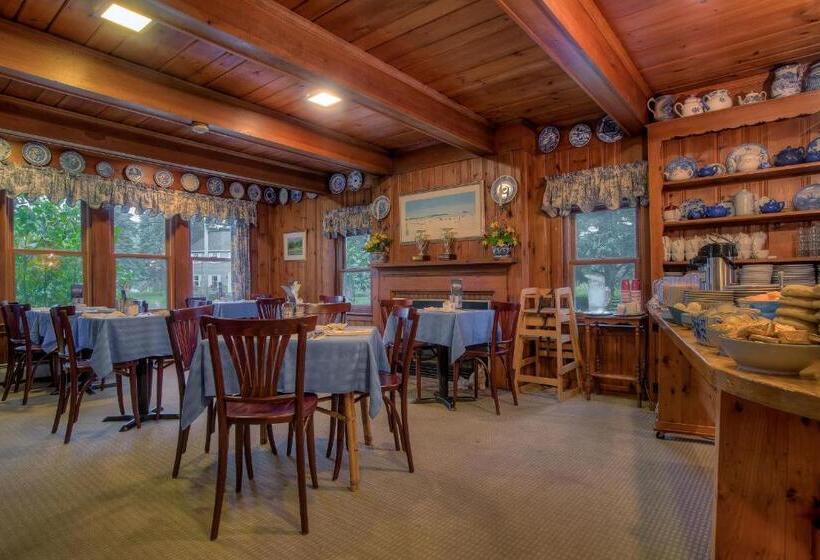 Отель The Seaside Inn