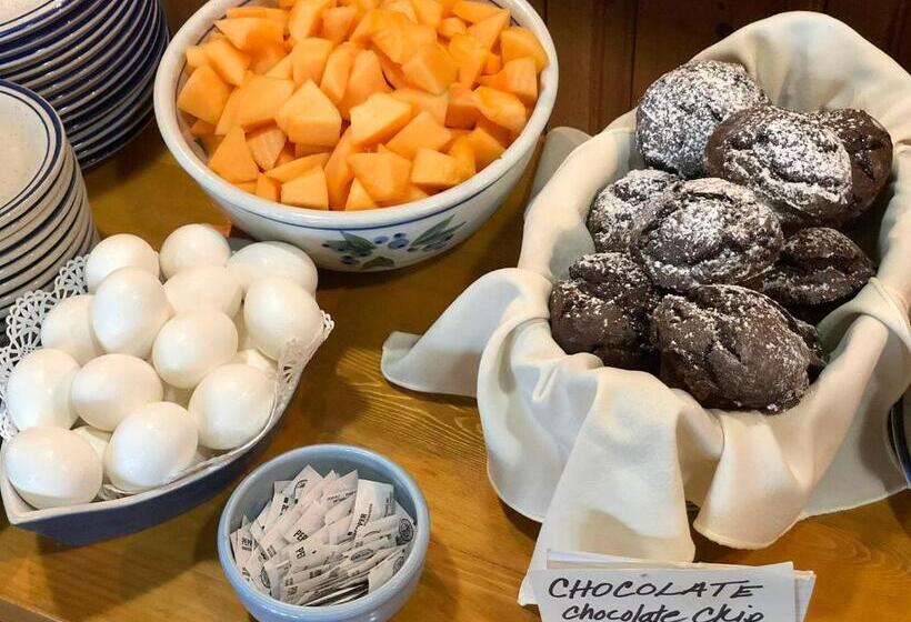 Отель The Seaside Inn