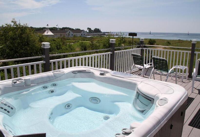 Отель The Seaside Inn