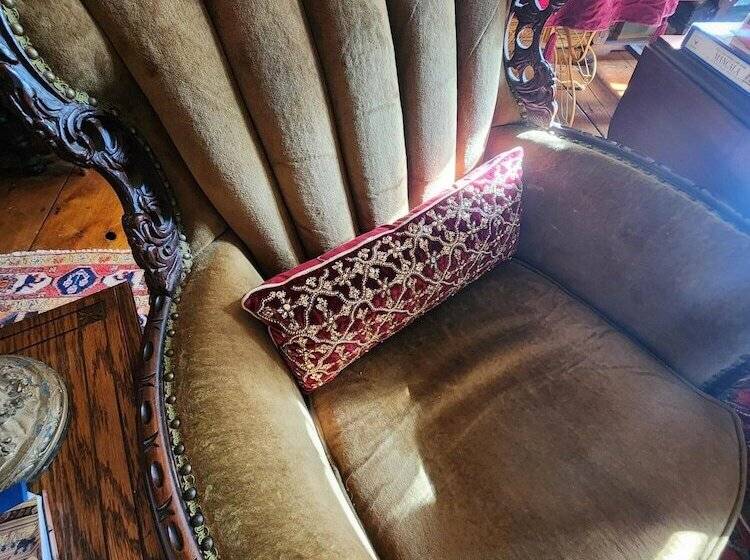 House Of 1833 Bed And Breakfast