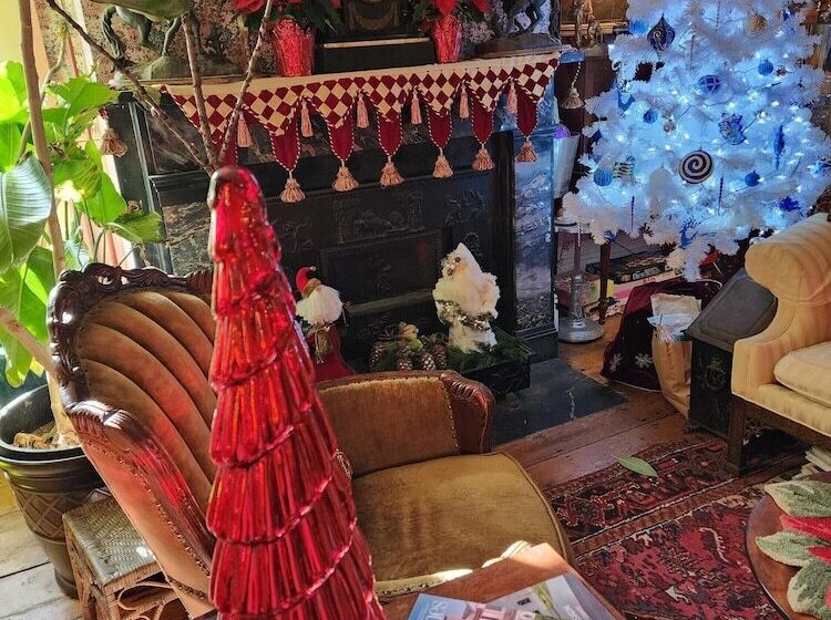 House Of 1833 Bed And Breakfast