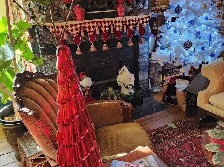 House Of 1833 Bed And Breakfast