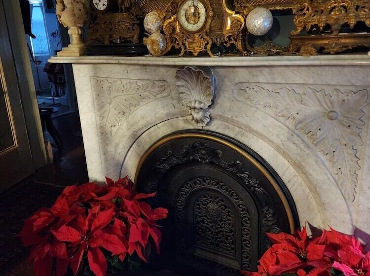 House Of 1833 Bed And Breakfast