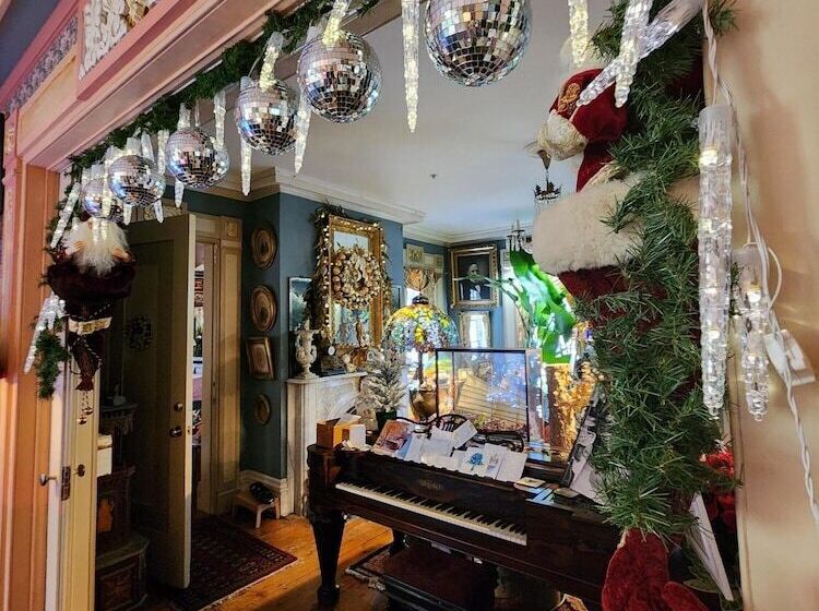 House Of 1833 Bed And Breakfast