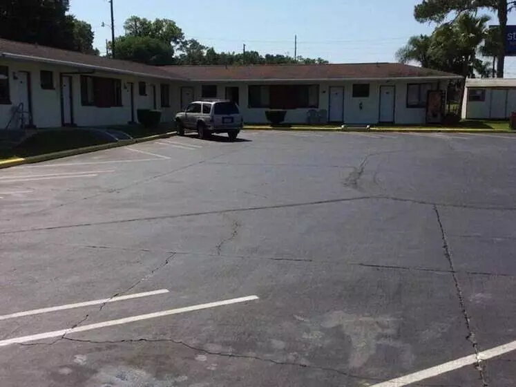 モーテル Budget Inn